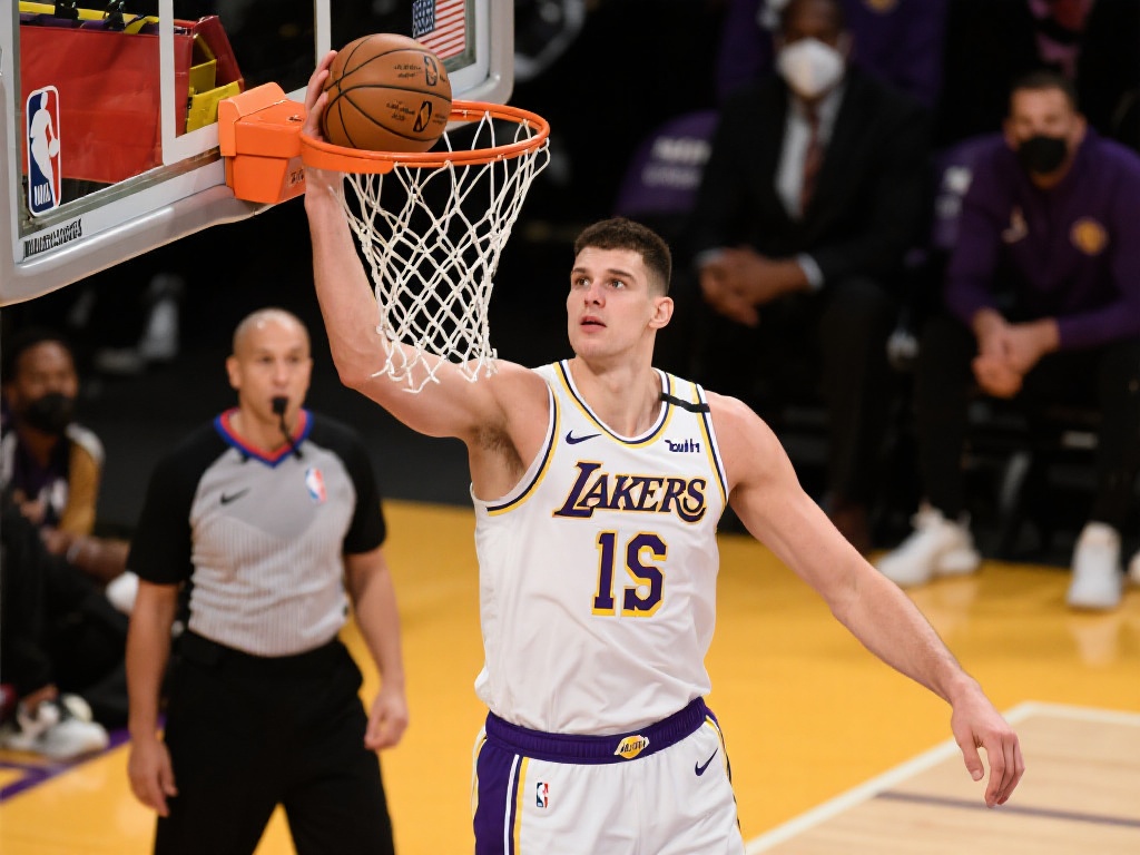 效力于菲尼 效力于菲尼